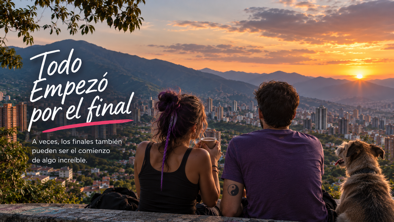 Pareja mirando el atardecer sobre Medellín junto a su perro